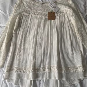 White umgee top never worn